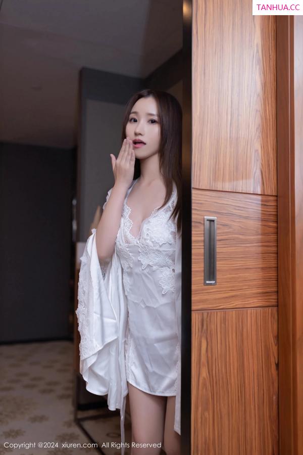   [XiuRen]高清写真图 2024.03.13 No.8225 杏子Yada 性感美腿第13张图片
